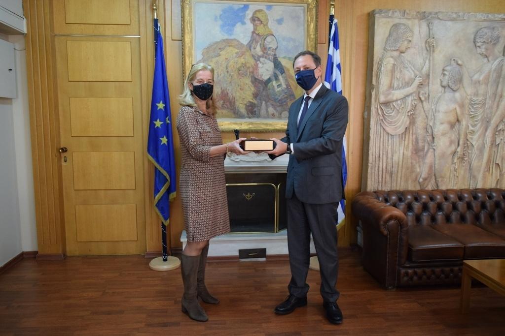 ypourgos ollandi presvira1